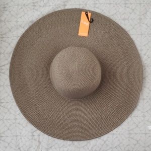 💥FINAL SALE💥 NWT taupe floppy summer hat